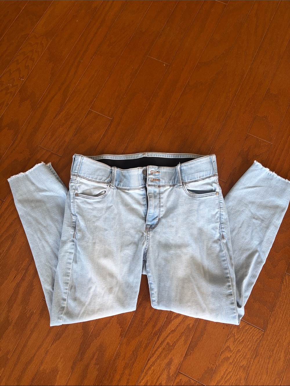 Apt. 9 Pale Blue High-Rise Cropped Jeans with Frayed Hem